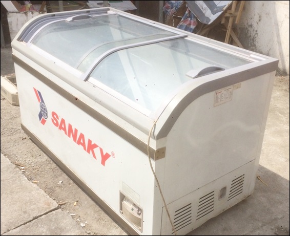 tủ đông kính cong sanaky 808 lít đẹp